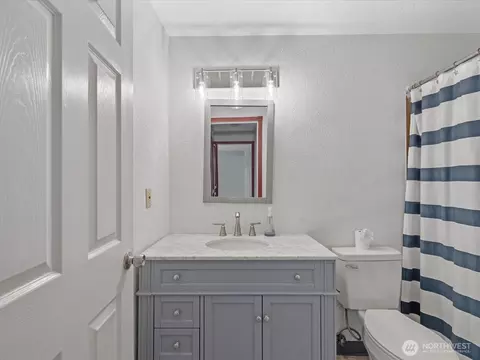 Bath - 820 E Cady Rd #D202, Everett, WA 98203 photo 3 of 4