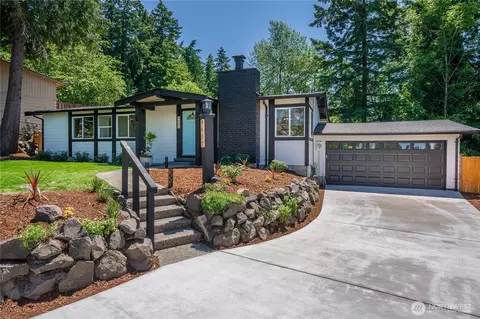 9607 S 216th St, Kent, WA 98031