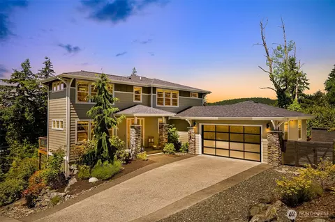 1221 34th St, Bellingham, WA 98229