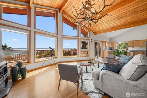 1489 Crestview Dr, Camano Island, WA 98282
