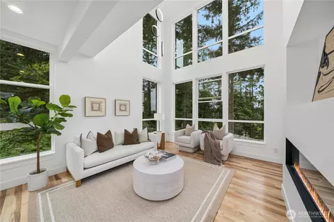 21037 NE 15th St, Sammamish, WA 98074