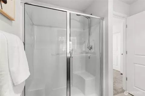 Bath - 3314 31st Dr, Everett, WA 98201 photo 2 of 4