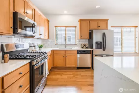 6625 SW 198th Pl, Lynnwood, WA 98036