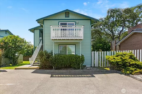 1113 SE 6th Ave, Oak Harbor, WA 98277