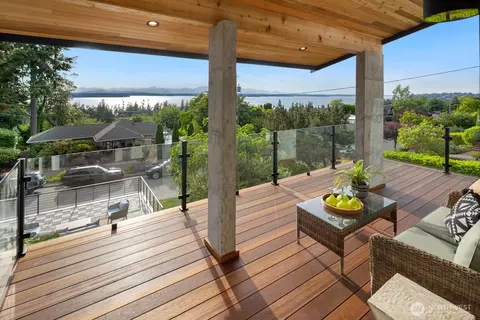 7602 44th Ave SW, Seattle, WA 98136
