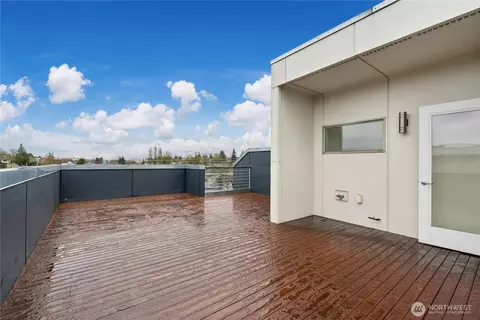 Exterior - 2114 E James St, Seattle, WA 98122 photo 5 of 8