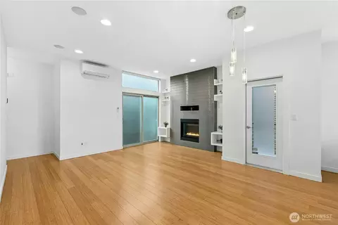 Living - 2114 E James St, Seattle, WA 98122 photo 2 of 9