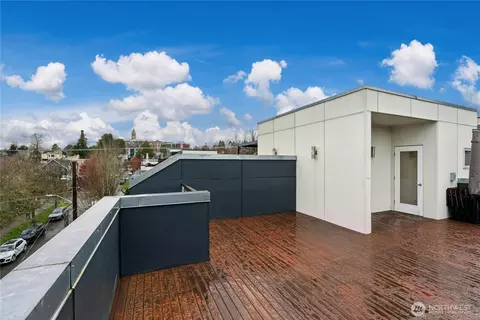 Exterior - 2114 E James St, Seattle, WA 98122 photo 4 of 8