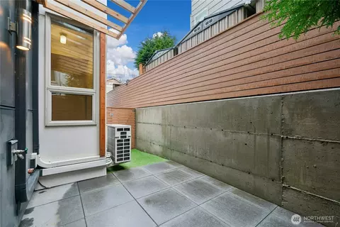 Exterior - 2114 E James St, Seattle, WA 98122 photo 3 of 8