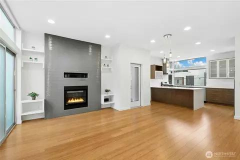 Living - 2114 E James St, Seattle, WA 98122 photo 1 of 9