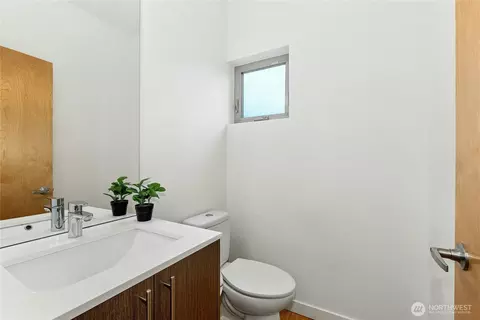 Bath - 2114 E James St, Seattle, WA 98122 photo 1 of 3