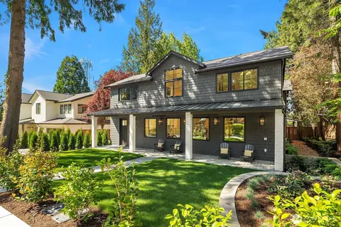 12416 NE 72nd St, Kirkland, WA 98033