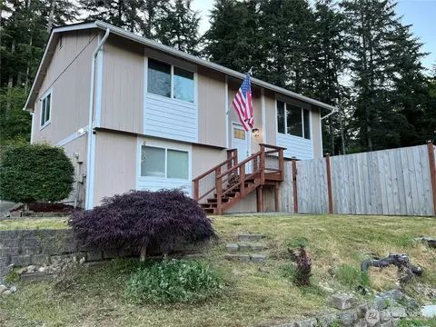 10 NE Anchor Ct, Belfair, WA 98528