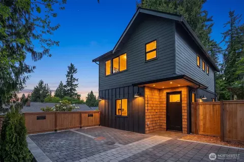 12414 NE 72nd St, Kirkland, WA 98033