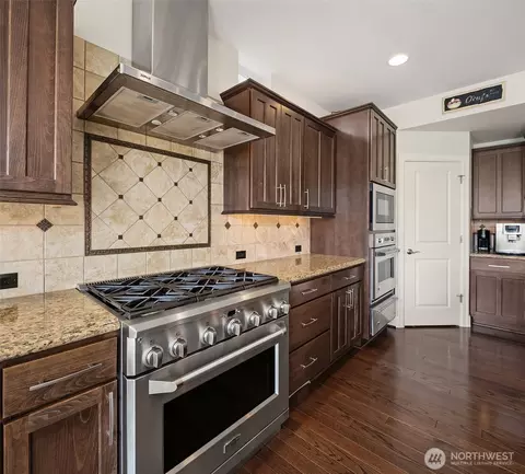 Kitchen - 15016 97th Ave NE, Bothell, WA 98011 photo 3 of 4