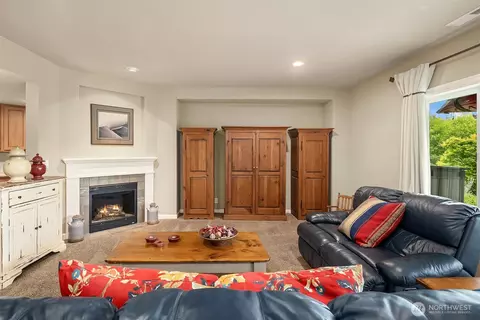 Living - 15016 97th Ave NE, Bothell, WA 98011 photo 5 of 6