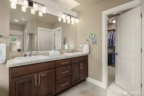 Bath - 15016 97th Ave NE, Bothell, WA 98011 photo 3 of 5
