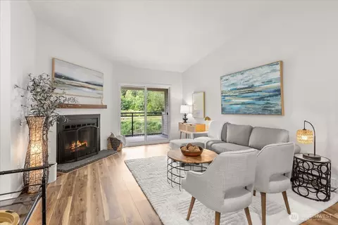 10822 E Riverside Dr #A303, Bothell, WA 98011