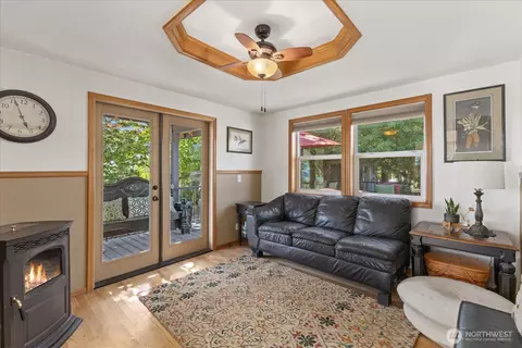 Living - 22285 Cully Rd, Sedro Woolley, WA 98284 photo 3 of 3