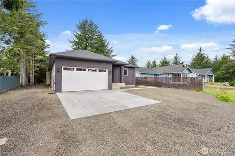 811 Vagabond Ave, Ocean Shores, WA 98569