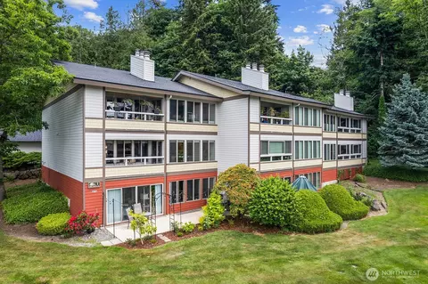 23403 Lakeview Dr #I-201, Mountlake Terrace, WA 98043