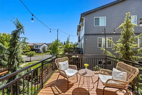 Exterior - 19409 36th Ave SE #D, Bothell, WA 98012 photo 1 of 4