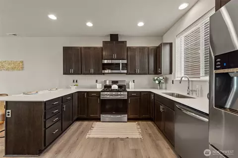 Kitchen - 19409 36th Ave SE #D, Bothell, WA 98012 photo 2 of 3