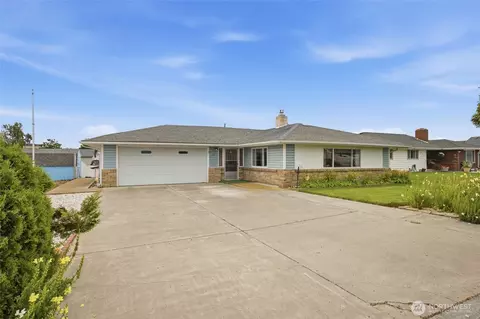 209 W 5th St, Warden, WA 98857