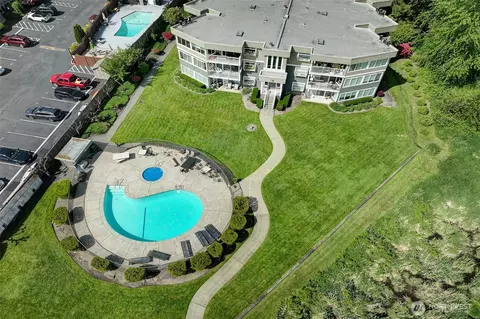 4214 W Lake Sammamish Pkwy NE #202, Redmond, WA 98052