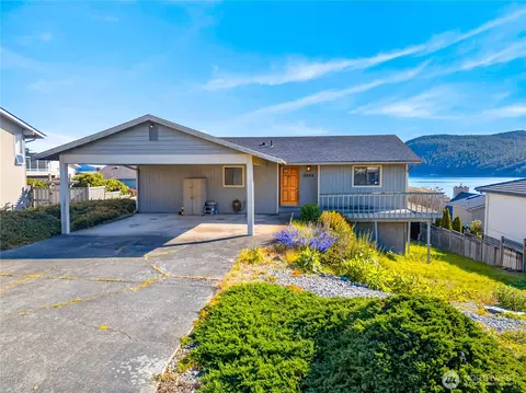 5005 Dundee Dr, Anacortes, WA 98221