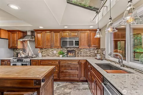 Kitchen - 10554 NE 150th Ct, Bothell, WA 98011 photo 5 of 6