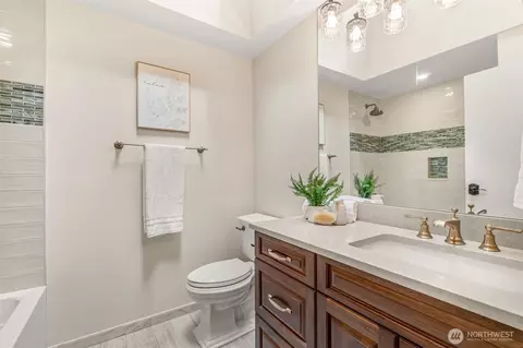 Bath - 10554 NE 150th Ct, Bothell, WA 98011 photo 2 of 3