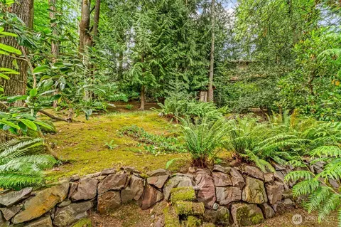 Exterior - 10554 NE 150th Ct, Bothell, WA 98011 photo 6 of 8