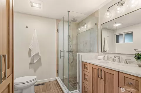 Bath - 10554 NE 150th Ct, Bothell, WA 98011 photo 1 of 3