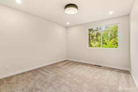 Bedroom - 10554 NE 150th Ct, Bothell, WA 98011 photo 3 of 4