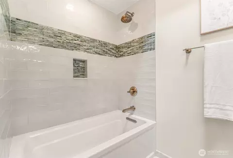 Bath - 10554 NE 150th Ct, Bothell, WA 98011 photo 3 of 3