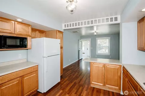 Kitchen - 2218 Summit Ave, Everett, WA 98201 photo 4 of 4