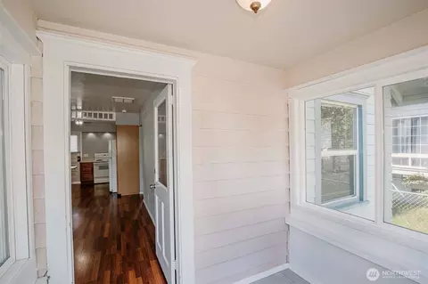 Entry Way - 2218 Summit Ave, Everett, WA 98201 photo 1 of 4