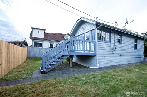 Exterior - 2218 Summit Ave, Everett, WA 98201 photo 4 of 8