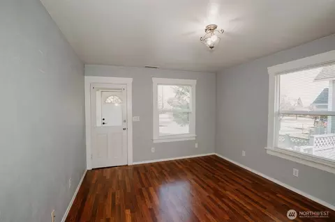 Living - 2218 Summit Ave, Everett, WA 98201 photo 5 of 5