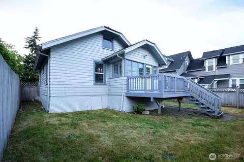 Exterior - 2218 Summit Ave, Everett, WA 98201 photo 6 of 8