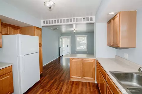 Kitchen - 2218 Summit Ave, Everett, WA 98201 photo 2 of 4