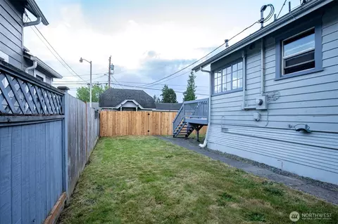 Exterior - 2218 Summit Ave, Everett, WA 98201 photo 5 of 8