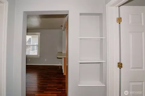 Entry Way - 2218 Summit Ave, Everett, WA 98201 photo 3 of 4