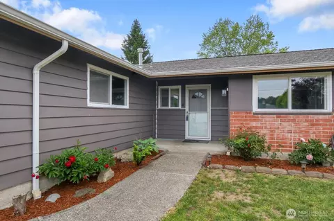 24415 14th Ave S, Des Moines, WA 98198