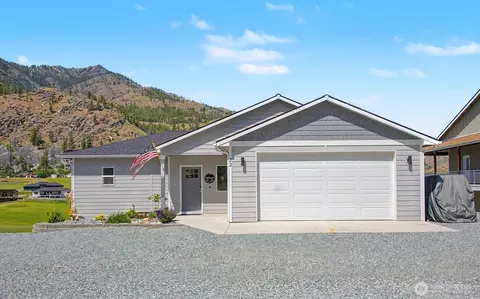 22 Frontage Rd, Pateros, WA 98846