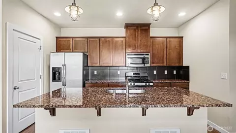 Kitchen - 16533 2nd Park SE, Bothell, WA 98012 photo 2 of 2