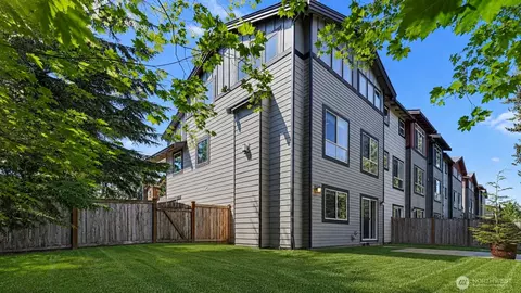 Exterior - 16533 2nd Park SE, Bothell, WA 98012 photo 4 of 5