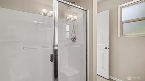 Bath - 16533 2nd Park SE, Bothell, WA 98012 photo 2 of 4