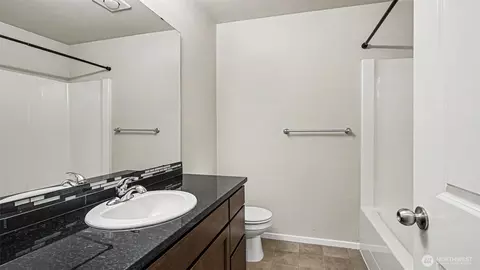 Bath - 16533 2nd Park SE, Bothell, WA 98012 photo 3 of 4